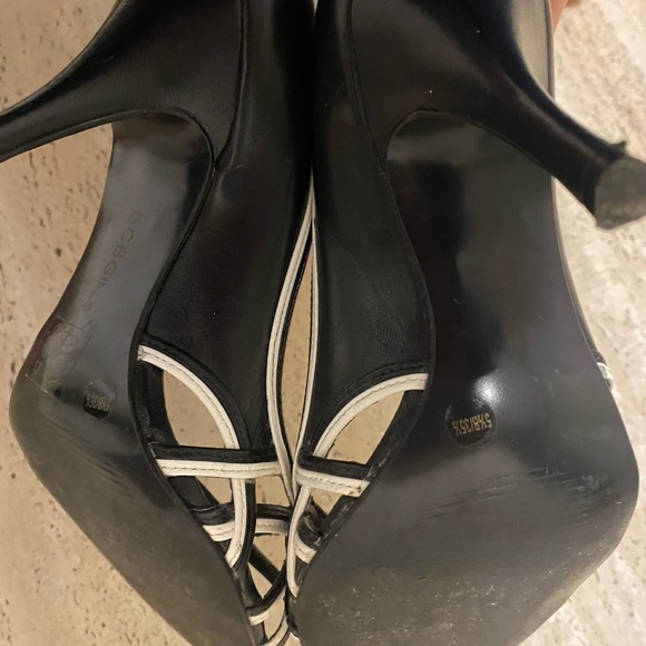 Sweet BCBG peep toe, cut out heels - Picture 2 of 4